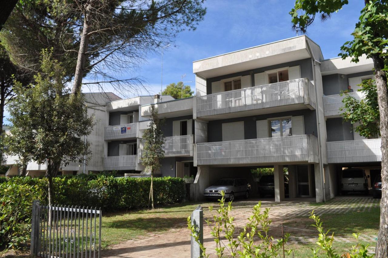 Appartamenti Sirio Via Pesci 6,8,14 Бибионе Екстериор снимка